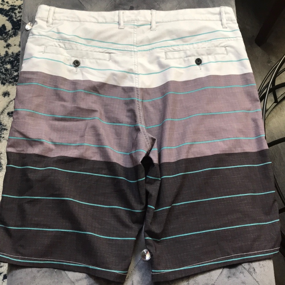 TRGL SHORTS - Picture 2 of 6